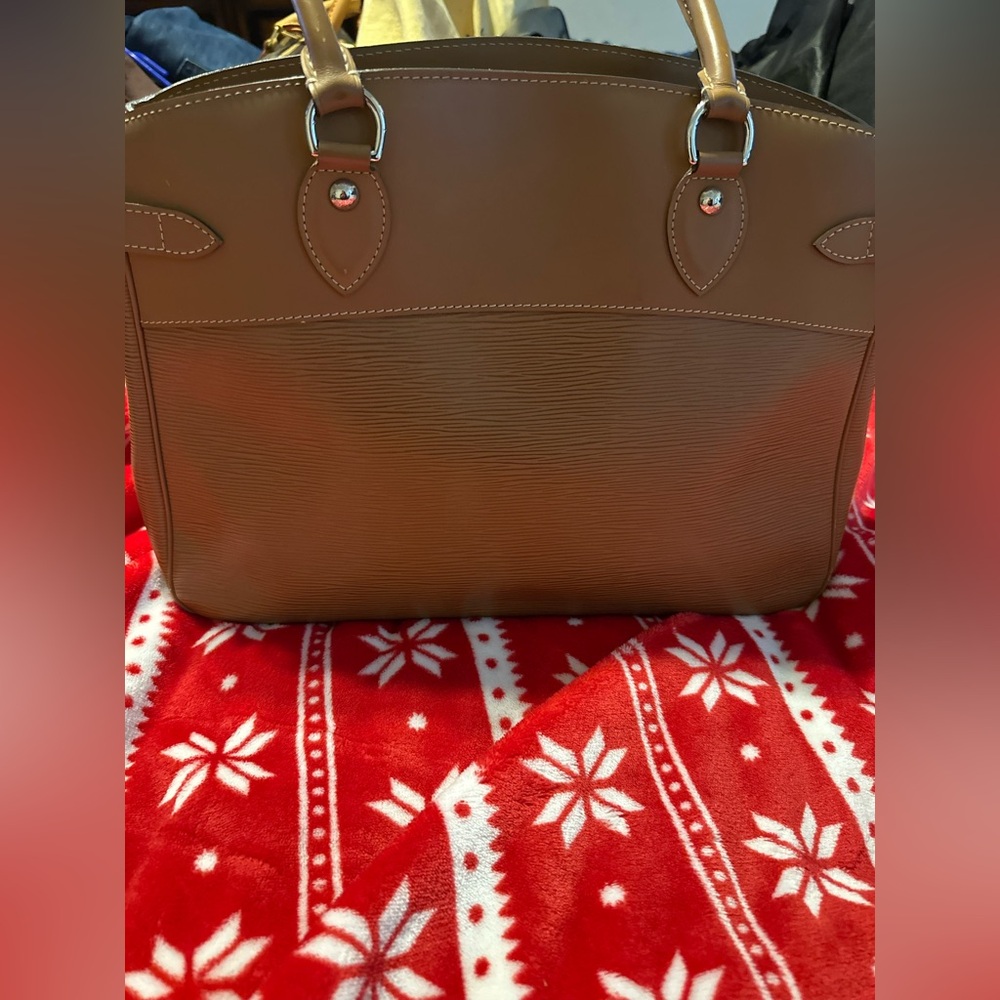 Pre loved Louis Vuitton Passy Elegant Handbag